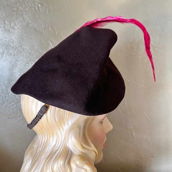 GRACEFUL 1940\'s BROWN FELT TILT TAH + FUCHSIA LONG, CURLY FEATHER main image 10